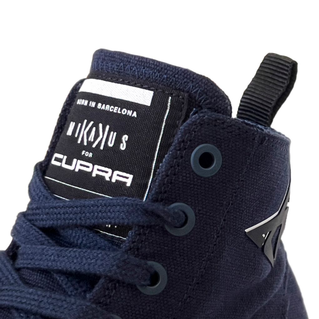 MIKAKUS x CUPRA Born Blau